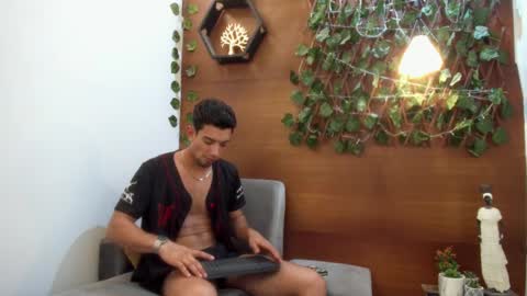 prince_arthur77 online show from January 10, 2025, 4:20 pm