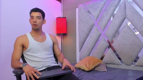 prince_arthur77 online show from January 11, 2025, 1:01 pm