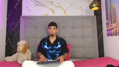 prince_arthur77 online show from May 3, 2026, 1:28 pm