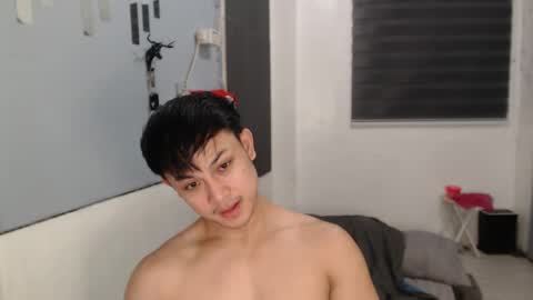 Snapshot of princeadrianx chatting on November 7, 2025, 10:04 am Prince Adrian online show from November 7, 2025, 10:04 am