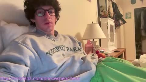 Peaches online show from December 14, 2025, 12:38 am