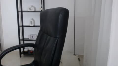 valery dollx online show from August 4, 2026, 12:58 am