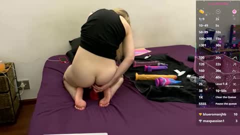 Kiki online show from September 16, 2025, 7:59 pm