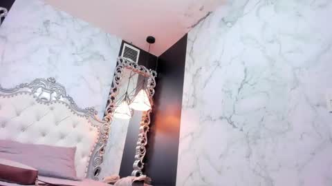 Snapshot of princesslittle_4u chatting on September 18, 2025, 11:12 am online show from September 18, 2025, 11:12 am