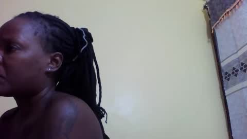 Snapshot of princessmiles2 chatting on September 18, 2025, 10:12 pm phelly online show from September 18, 2025, 10:12 pm