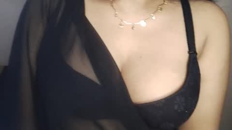 priyu_ online show from February 5, 2026, 8:02 pm