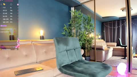 Snapshot of project_raven chatting on December 28, 2024, 10:23 pm Raven  but you can call me sweetie or honey too  online show from December 28, 2024, 10:23 pm