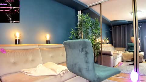 Snapshot of project_raven chatting on January 24, 2025, 12:42 am Raven  but you can call me sweetie or honey too  online show from January 24, 2025, 12:42 am