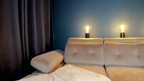 Snapshot of project_raven chatting on October 10, 2025, 5:56 pm Raven  but you can call me sweetie or honey too  online show from October 10, 2025, 5:56 pm