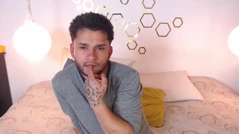 Adris  Juan online show from October 17, 2025, 2:04 am