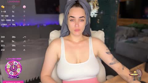 Queen of Pain online show from September 19, 2025, 1:56 pm