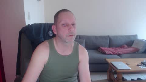Snapshot of ptitmec chatting on October 19, 2025, 8:26 am topher online show from October 19, 2025, 8:26 am