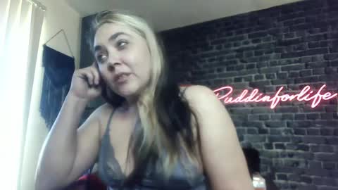 Snapshot of puddinforlife chatting on April 21, 2026, 1:39 pm Krystle online show from April 21, 2026, 1:39 pm