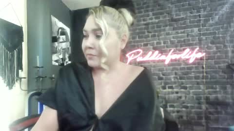 Snapshot of puddinforlife chatting on May 8, 2026, 1:27 pm Krystle online show from May 8, 2026, 1:27 pm