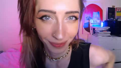 EsteticHouse online show from November 26, 2025, 3:13 pm