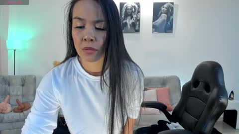 Snapshot of puiyeee chatting on April 17, 2026, 2:09 pm Pui Yeee online show from April 17, 2026, 2:09 pm