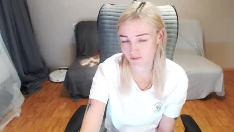 Snapshot of puma_ma chatting on October 3, 2025, 12:46 pm Polly online show from October 3, 2025, 12:46 pm