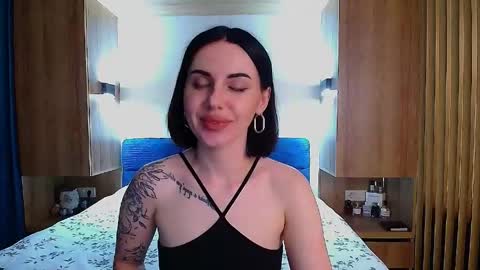 Julia online show from May 23, 2026, 4:33 pm
