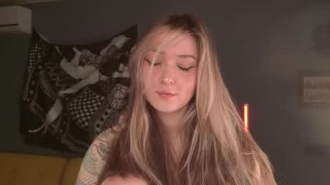 Bella online show from May 4, 2026, 3:41 pm