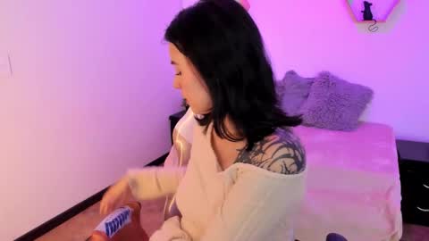 Snapshot of purple_slut_ chatting on October 17, 2025, 3:42 am Anna  online show from October 17, 2025, 3:42 am