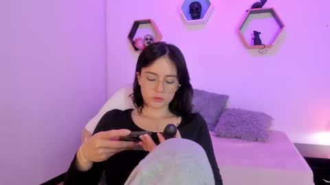 Snapshot of purple_slut_ chatting on October 20, 2025, 3:40 am Anna  online show from October 20, 2025, 3:40 am