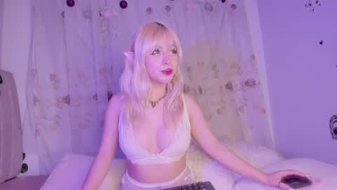 Snapshot of purplelilith3 chatting on September 25, 2025, 9:02 am Purple Lilith online show from September 25, 2025, 9:02 am