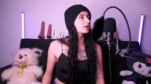 Alynn online show from March 19, 2026, 2:04 am