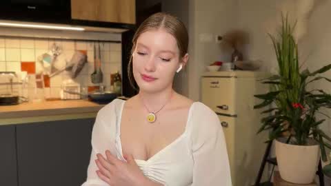 Snapshot of purrpure chatting on September 28, 2025, 7:08 pm Aileen online show from September 28, 2025, 7:08 pm