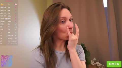 Snapshot of purssophie chatting on November 11, 2025, 5:40 am Sophie Fav patterns 99199444press my buttons see what happens online show from November 11, 2025, 5:40 am