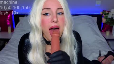 Monica online show from December 11, 2024, 6:52 pm