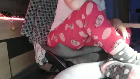 Snapshot of pussy_for_u chatting on December 2, 2024, 7:05 pm Lara online show from December 2, 2024, 7:05 pm