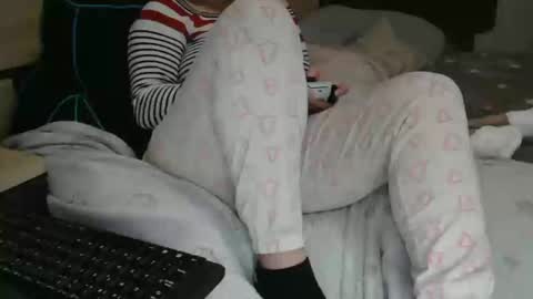 Snapshot of pussy_for_u chatting on December 20, 2024, 10:43 pm Lara online show from December 20, 2024, 10:43 pm