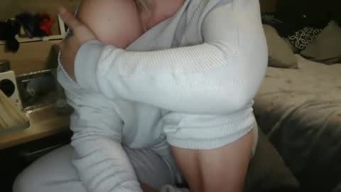 Snapshot of pussy_for_u chatting on January 30, 2025, 10:19 pm Lara online show from January 30, 2025, 10:19 pm