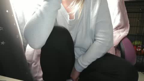 Snapshot of pussy_for_u chatting on February 18, 2025, 10:27 am Lara online show from February 18, 2025, 10:27 am
