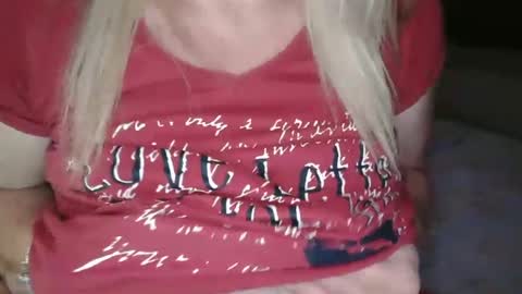Snapshot of pussy_for_u chatting on March 6, 2025, 10:47 pm Lara online show from March 6, 2025, 10:47 pm