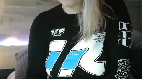 Snapshot of pussy_for_u chatting on March 8, 2025, 5:22 pm Lara online show from March 8, 2025, 5:22 pm