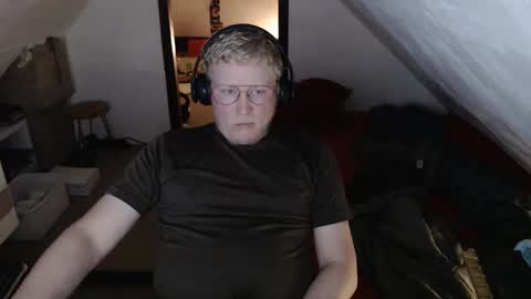 pussylovercb online show from May 10, 2026, 8:36 pm