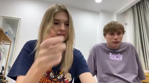 Lina online show from November 30, 2025, 6:34 pm