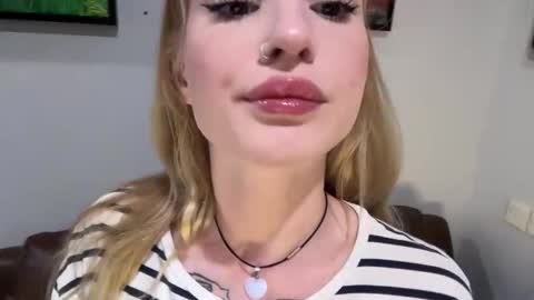 Lina online show from March 8, 2026, 1:59 pm