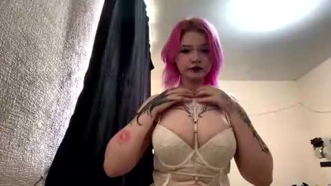 Snapshot of pyroteka chatting on June 23, 2026, 3:10 pm pyroteka online show from June 23, 2026, 3:10 pm