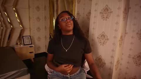 Snapshot of qeen_blackk chatting on October 6, 2025, 7:33 pm Shekoni Schedule 700 - 1400 gtm-5 online show from October 6, 2025, 7:33 pm