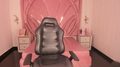 Snapshot of qeen_blackk chatting on October 11, 2025, 8:40 pm Shekoni Schedule 700 - 1400 gtm-5 online show from October 11, 2025, 8:40 pm