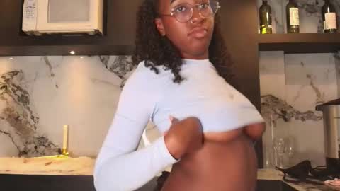 Snapshot of qeen_blackk chatting on October 18, 2025, 11:05 pm Shekoni Schedule 700 - 1400 gtm-5 online show from October 18, 2025, 11:05 pm