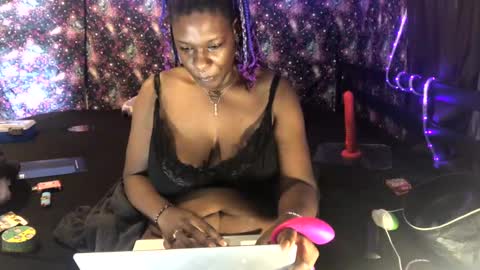 qnibee online show from November 2, 2025, 1:13 pm