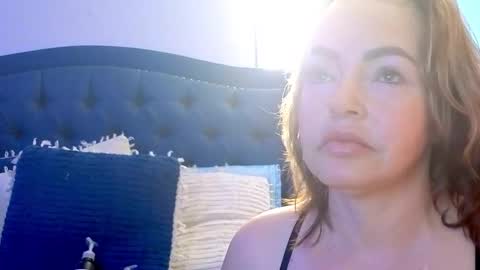 Queen And King online show from December 17, 2024, 1:49 pm
