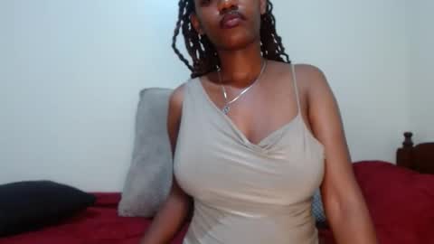 queen74890 online show from September 30, 2025, 4:06 am