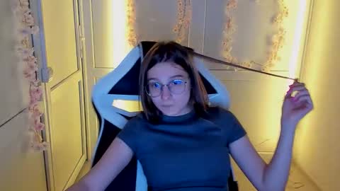 Amelie online show from April 23, 2026, 12:29 pm