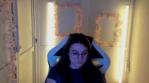 Amelie online show from April 24, 2026, 1:13 pm