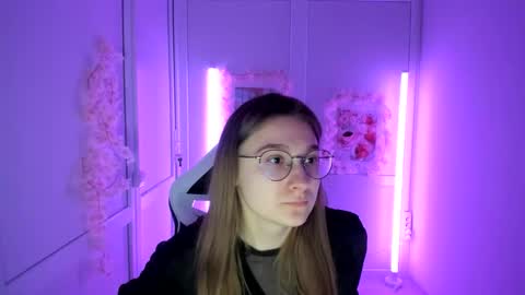 Amelie online show from May 4, 2026, 7:15 am