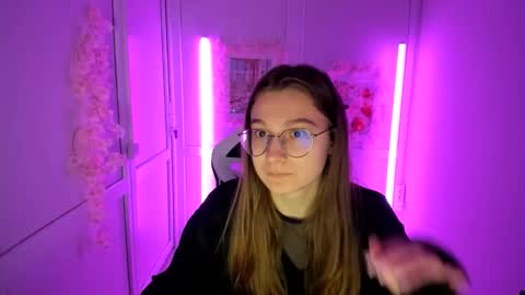 Amelie online show from May 5, 2026, 7:16 am